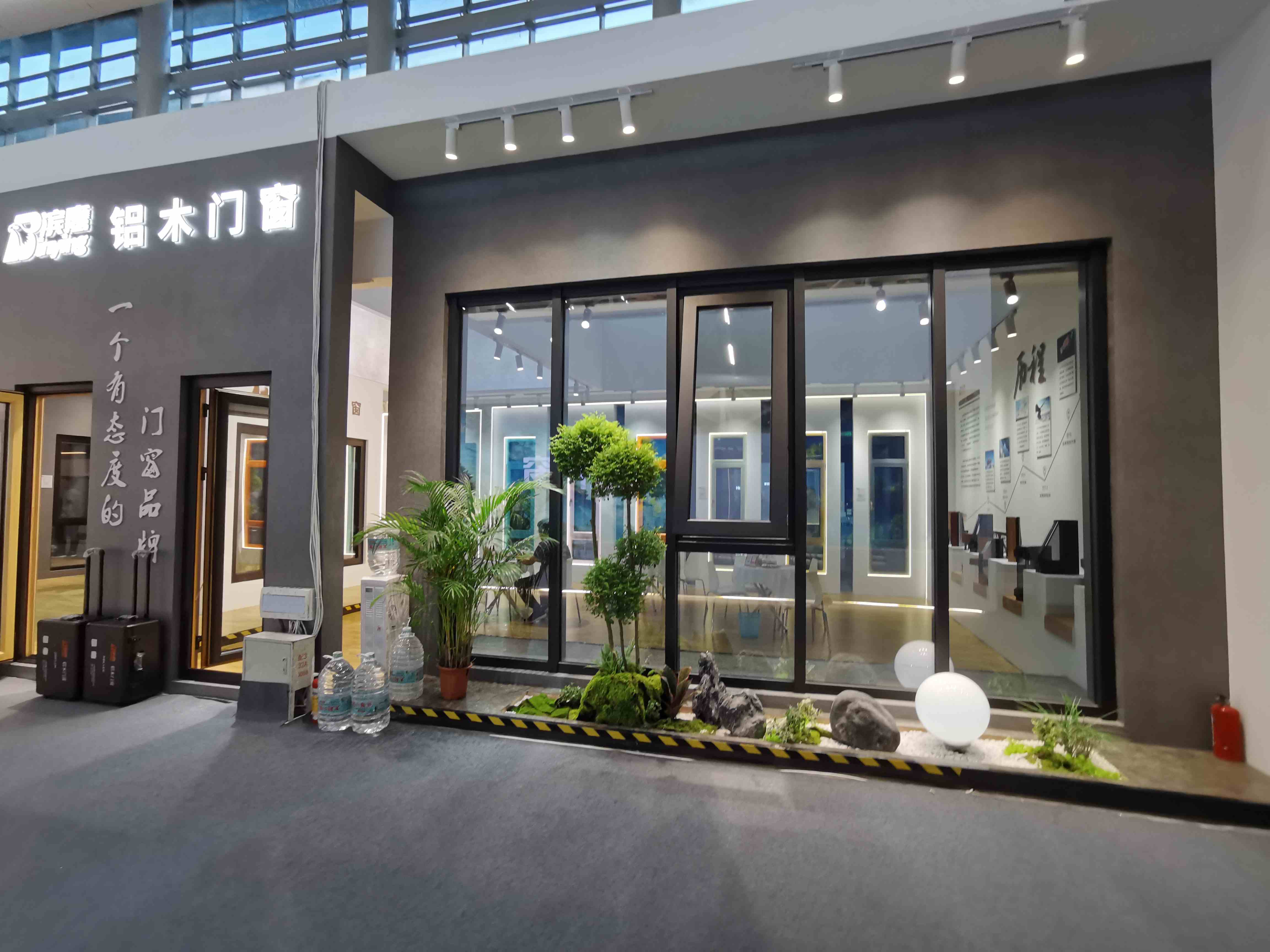 滨鹰门窗展