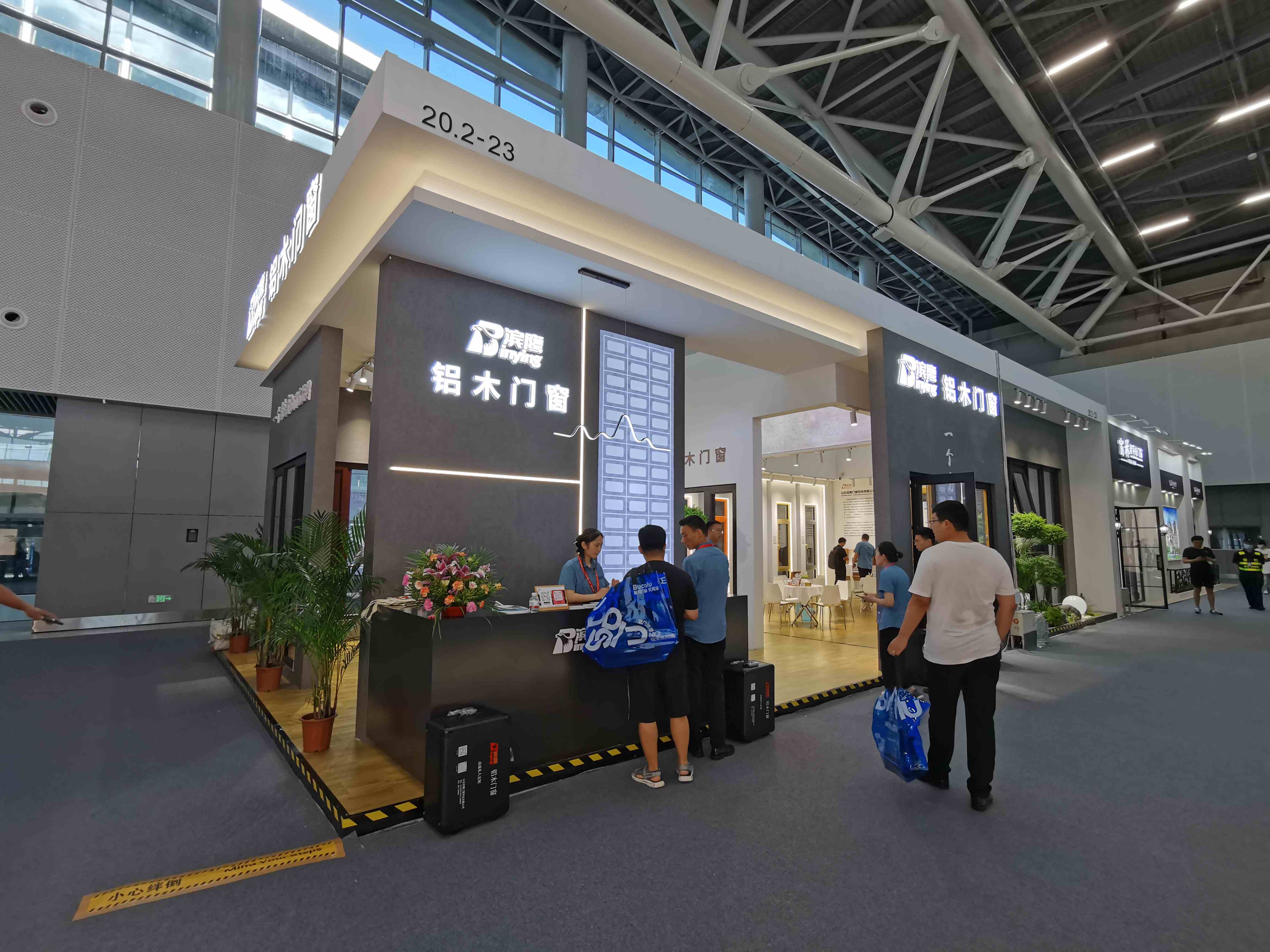 滨鹰门窗展