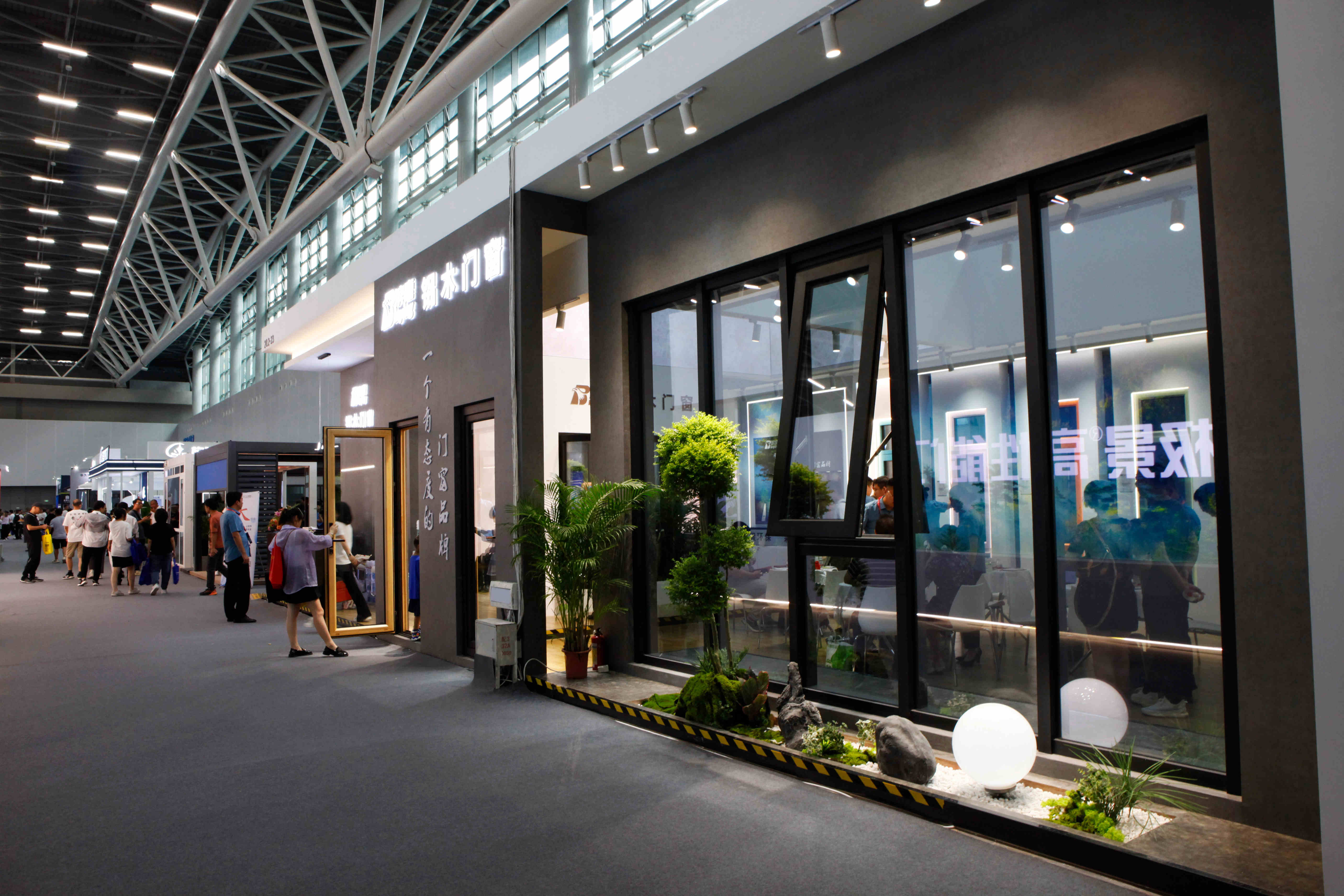 滨鹰门窗展