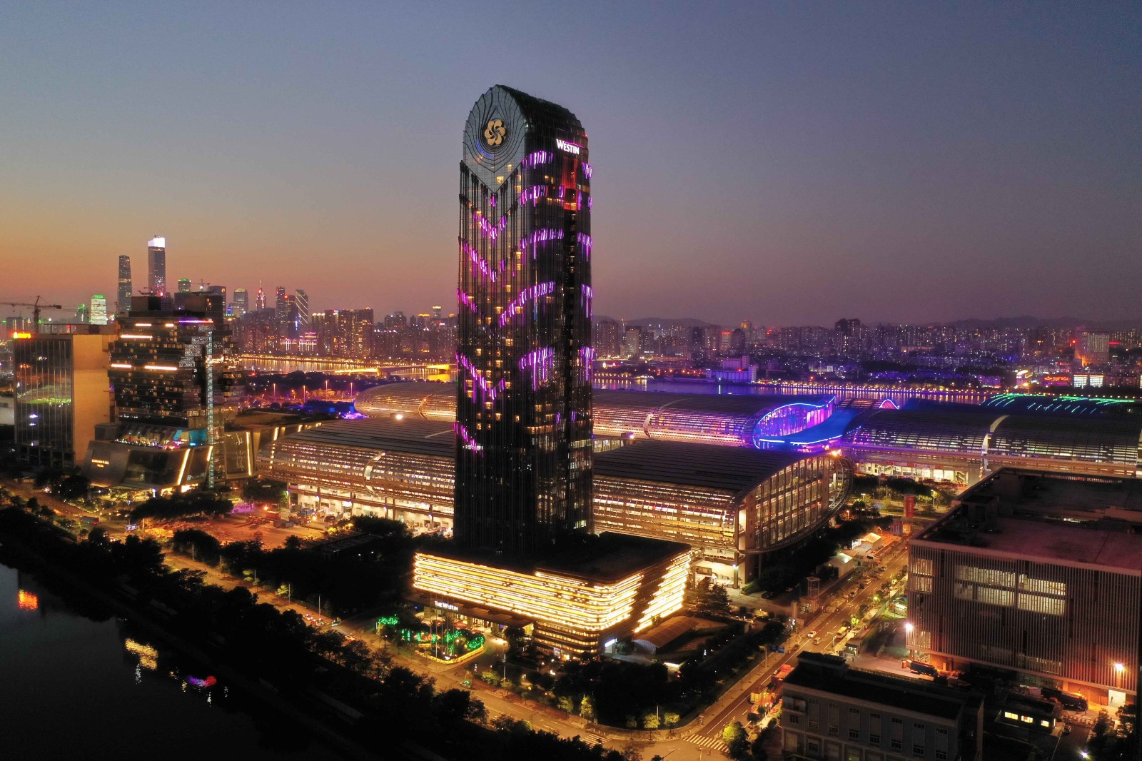 广交会展馆夜景.jpg
